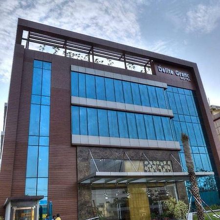 Hotel Delite Grand Faridabad Exteriör bild