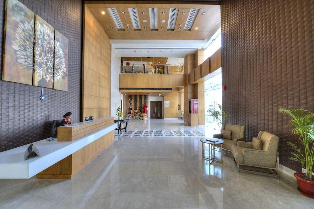 Hotel Delite Grand Faridabad Exteriör bild