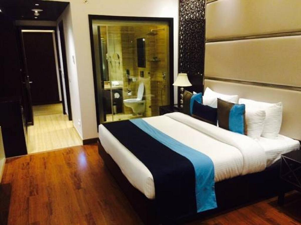 Hotel Delite Grand Faridabad Exteriör bild