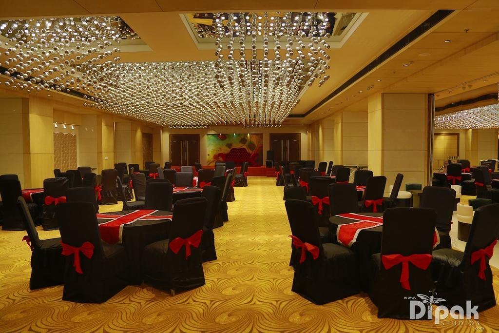 Hotel Delite Grand Faridabad Exteriör bild