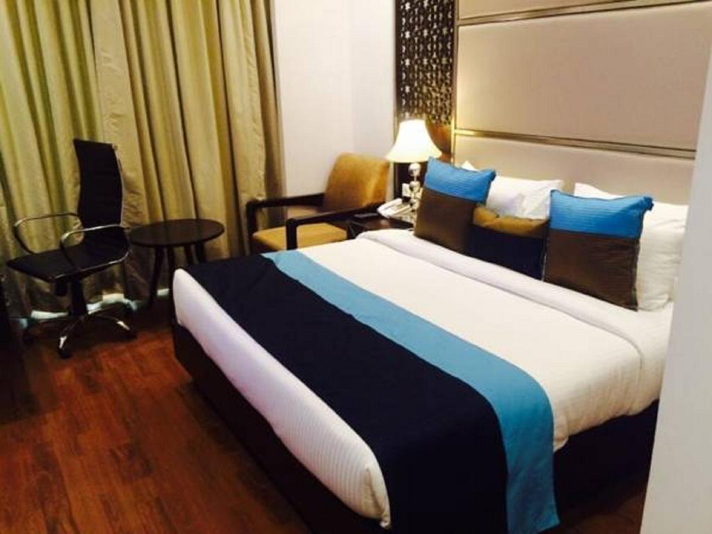 Hotel Delite Grand Faridabad Exteriör bild