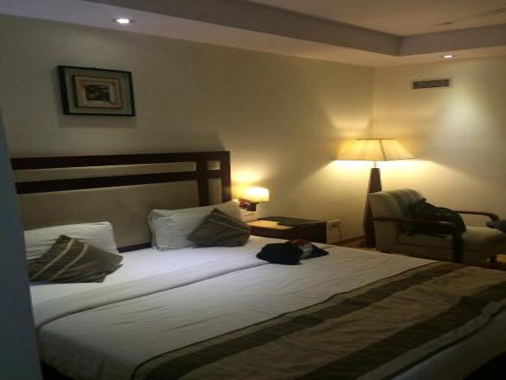 Hotel Delite Grand Faridabad Exteriör bild
