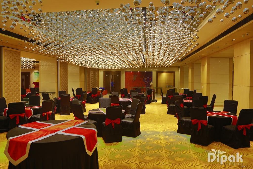 Hotel Delite Grand Faridabad Exteriör bild