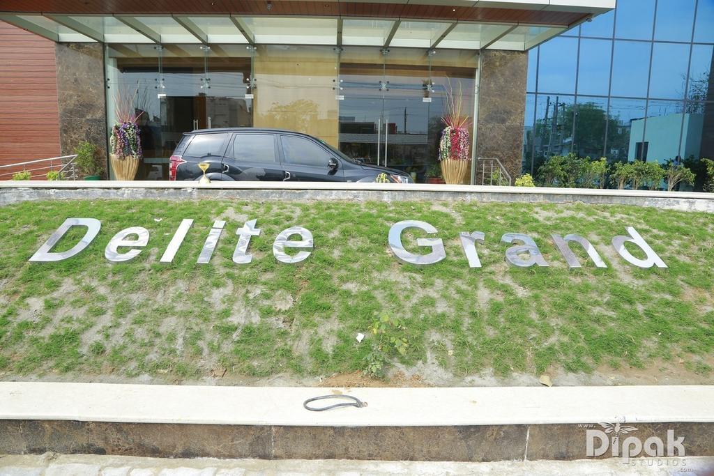 Hotel Delite Grand Faridabad Exteriör bild
