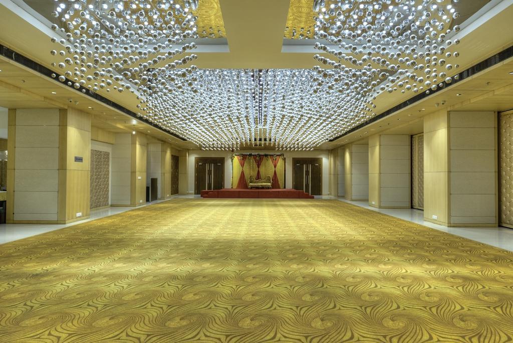 Hotel Delite Grand Faridabad Exteriör bild