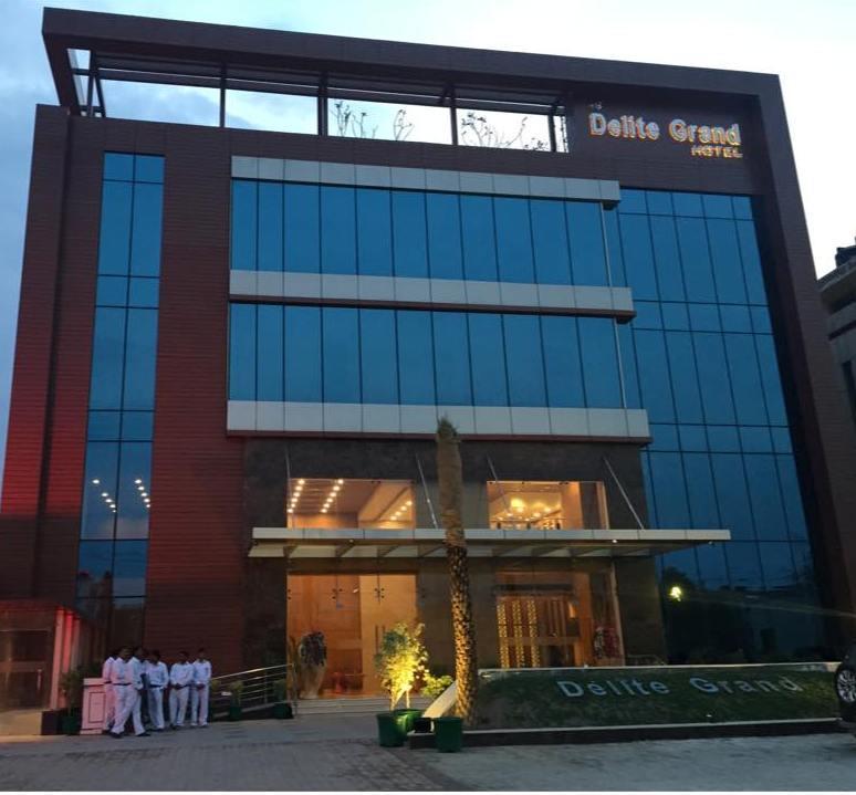 Hotel Delite Grand Faridabad Exteriör bild